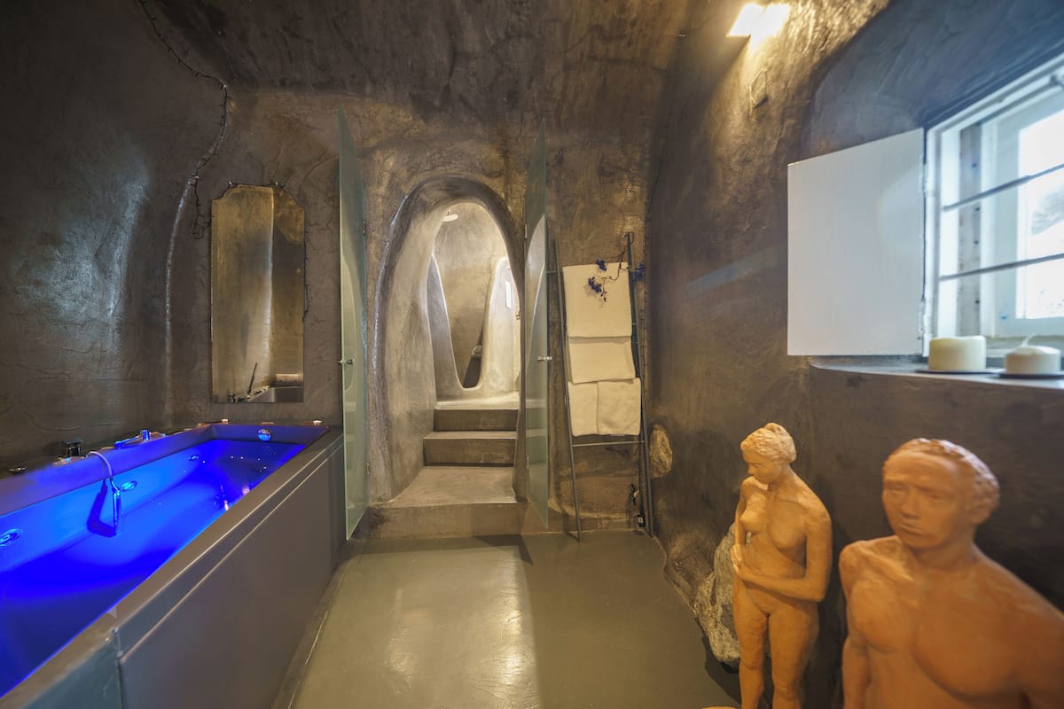 Kostenlose Toilettenartikel, Haartrockner, Hausschuhe, Handtücher