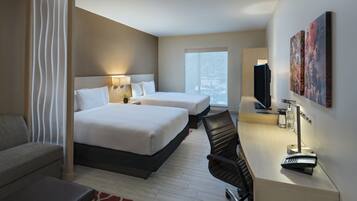 Zimmersafe, Schreibtisch, Verdunkelungsvorhänge, schallisolierte Zimmer