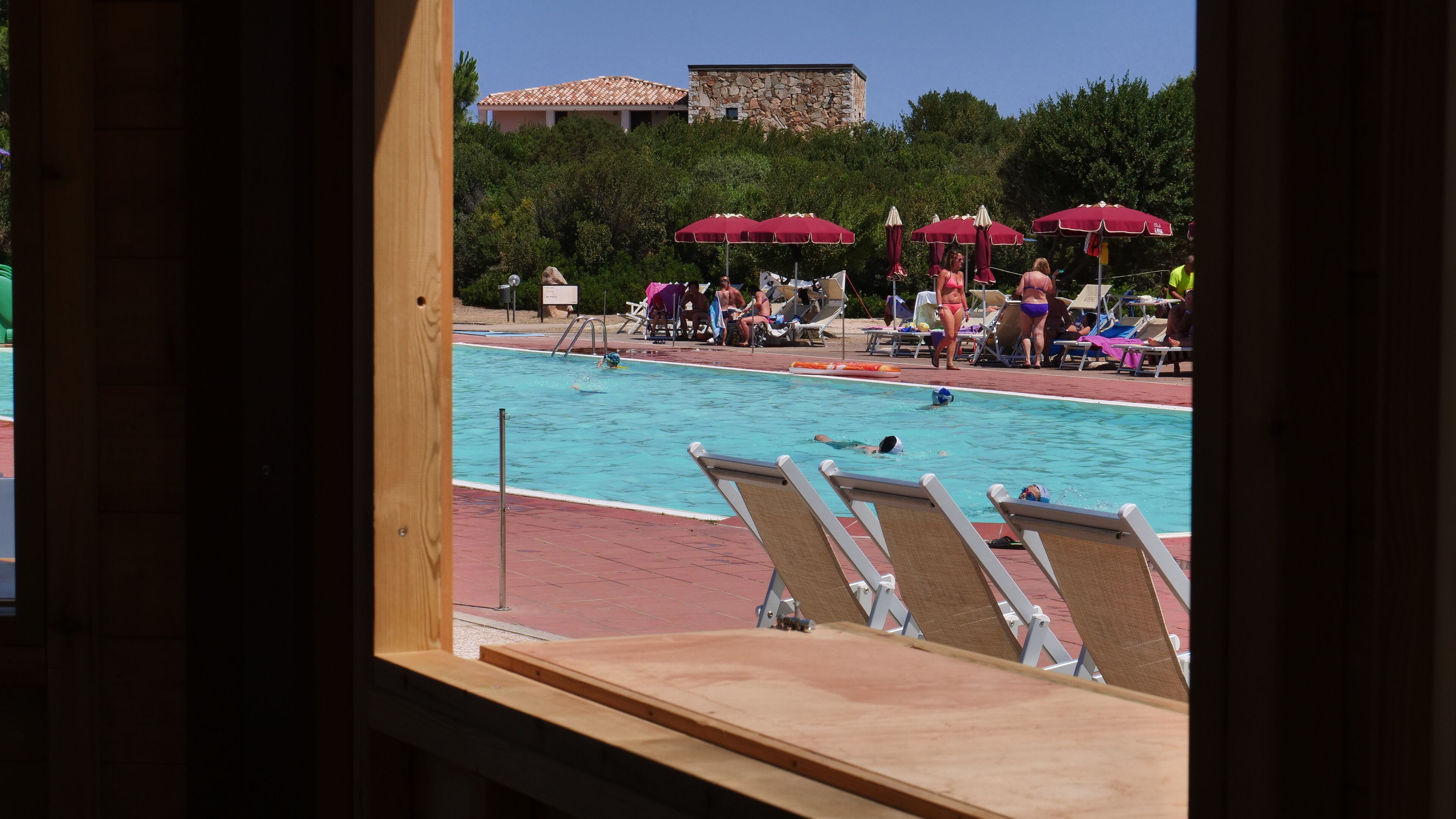 Piscina stagionale all'aperto, lettini