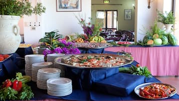 Breakfast, lunch, dinner served; local and international cuisine