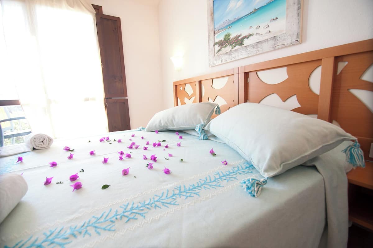 Cots/infant beds, bed sheets