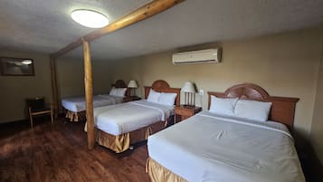 Chambre, plusieurs lits | Wi-Fi gratuit, draps fournis
