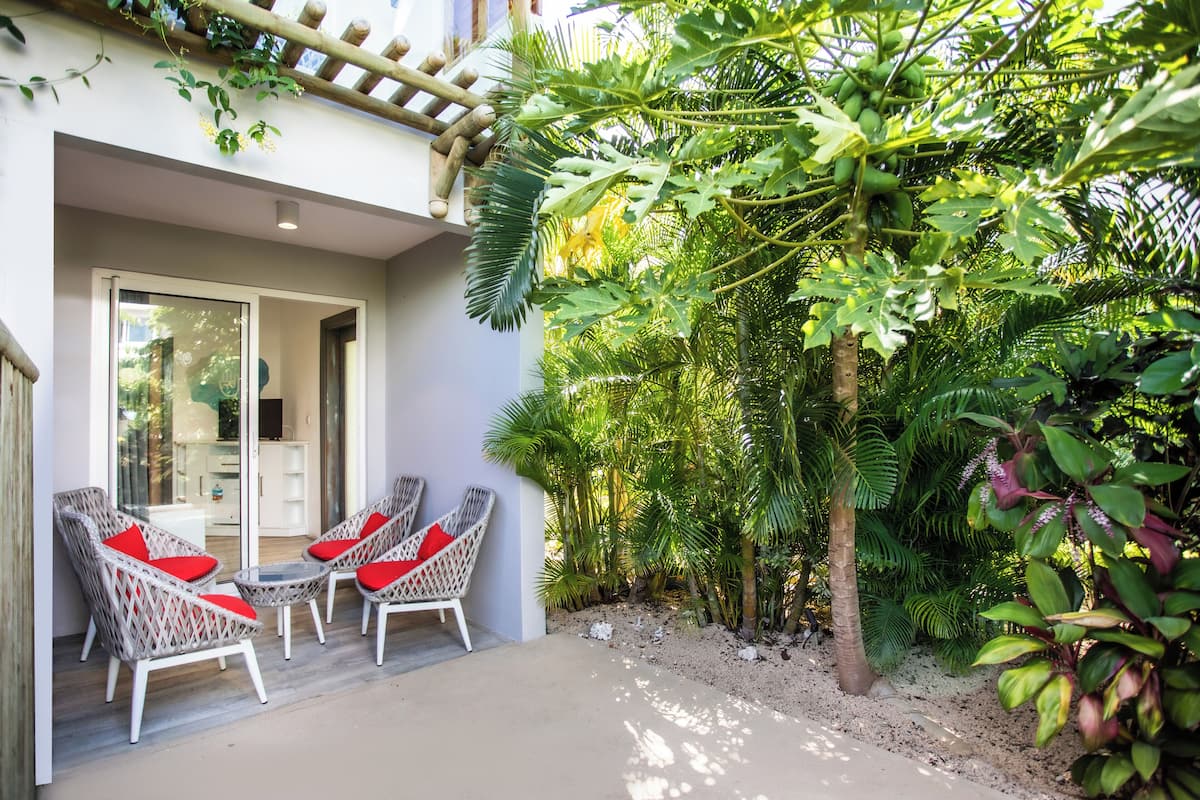 Garden View Suite | Depan hartanah