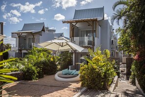 Exterior - La Mariposa (Black River)