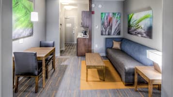 1 bedroom, in-room safe, desk, iron/ironing board