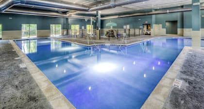 Holiday Inn Express & Suites Cleveland West - Westlake by IHG