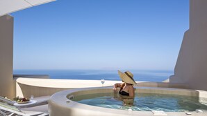 Private Executive Suite Heated Tub | 객실에서 보이는 전망