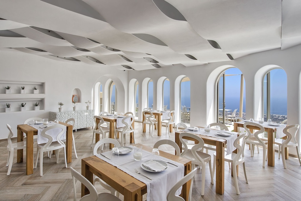 Skyfall Luxury Suites photo 4