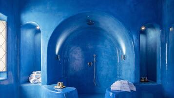 Private Executive Suite Heated Tub | Bad | Dusj, toalettartikler (inkludert), hårføner og badekåper