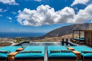 Infinity pool