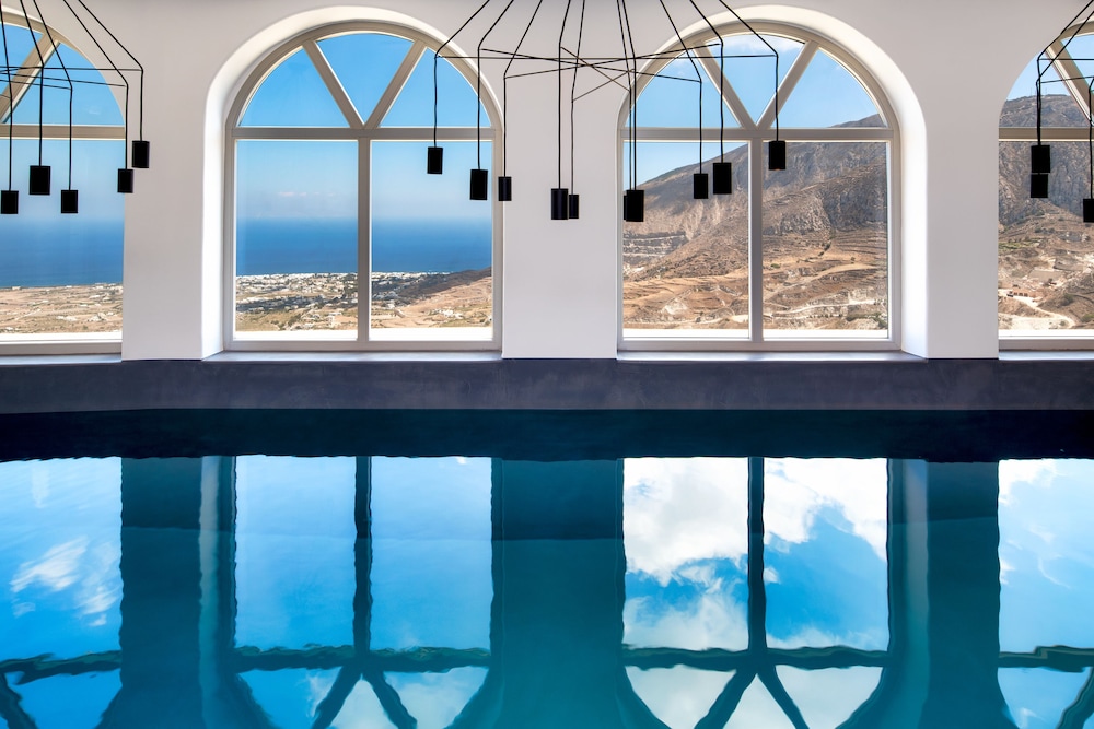Skyfall Luxury Suites photo 6