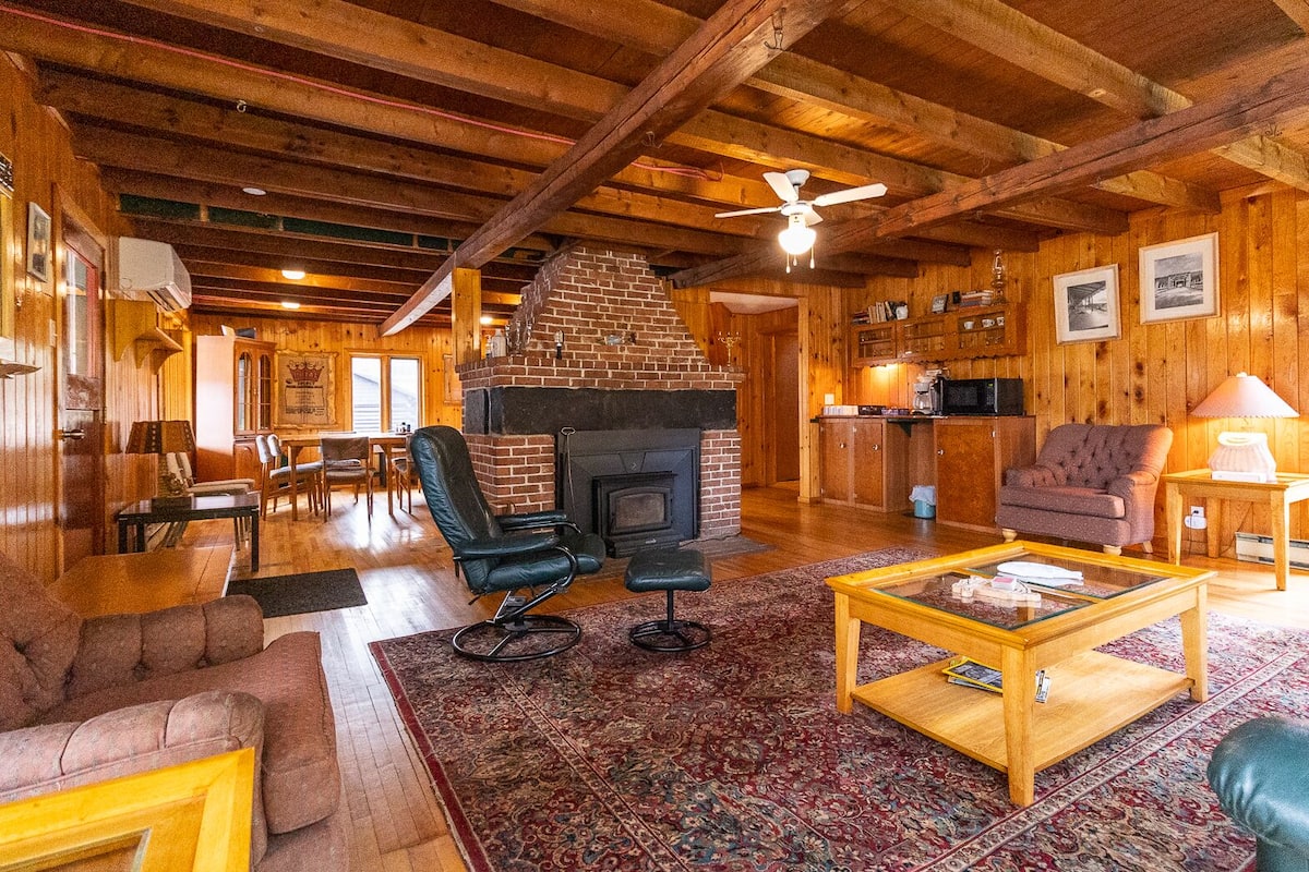 Premier Cabin, 6 Bedrooms, Kitchen, River View | 2 bedrooms, hypo-allergenic bedding, individually decorated