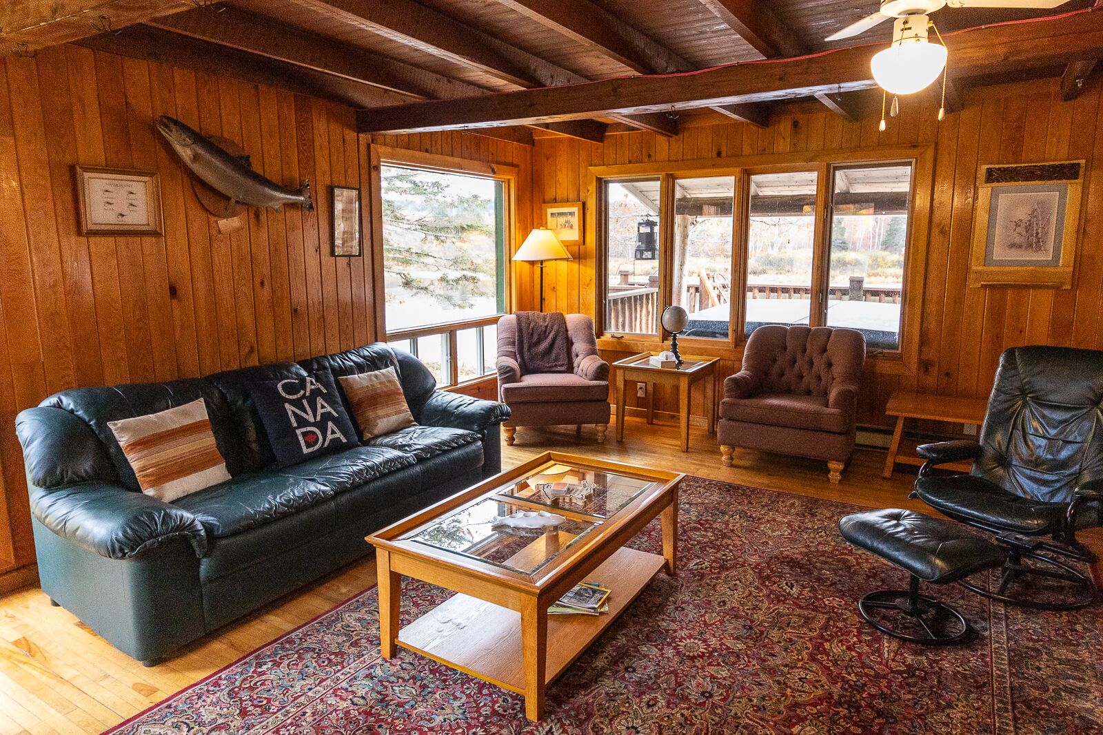 Premier-Ferienhütte, 6 Schlafzimmer, Küche, Flussblick