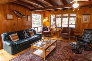 尊貴小屋, 6 間臥室, 廚房, 河景 | 防敏寢具、獨特設計、獨特裝修、遮光窗簾/窗簾