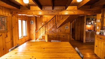 Cabin Premier, 6 phòng ngủ, bếp, quang cảnh sông | Bộ đồ giường kháng dị ứng, trang trí khác biệt