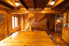 Premier Cabin, 6 Bedrooms, Kitchen, River View | Hypo-allergenic bedding, individually decorated, individually furnished - Pond's Resort (Ludlow)