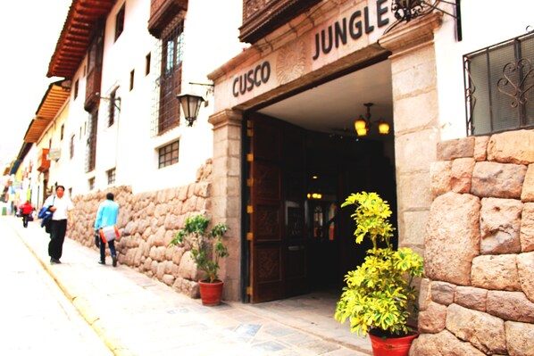 Front of property - Hotel Cusco Jungle (Cusco)