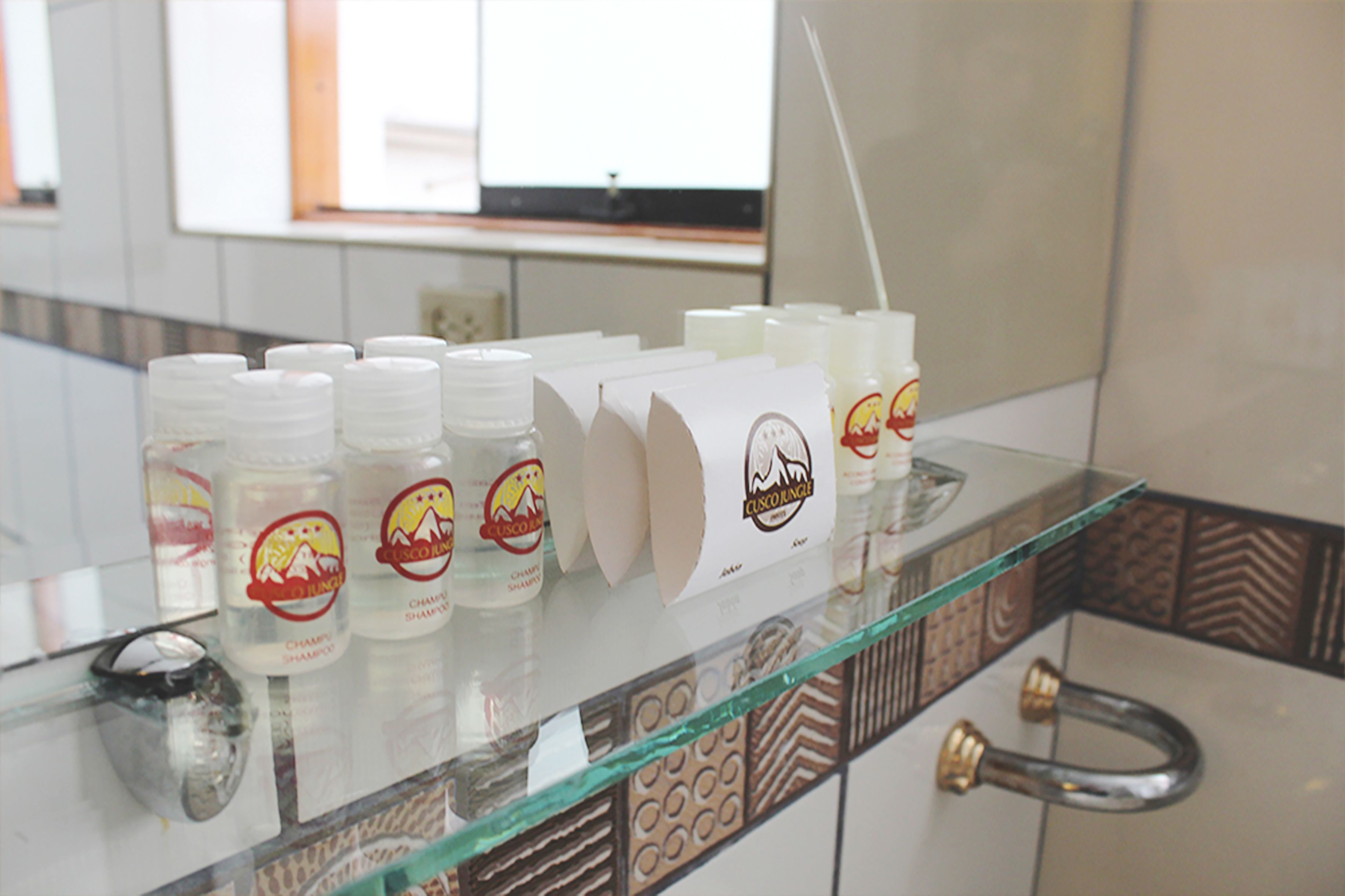 shower, free toiletries