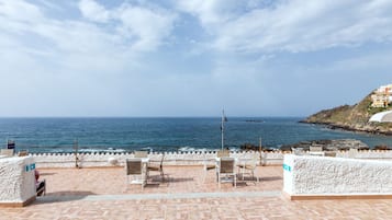 Superior-Doppelzimmer, Meerblick | Terrasse/Patio