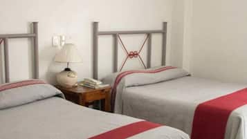 Camas Tempur-Pedic y espacio para trabajar con laptop