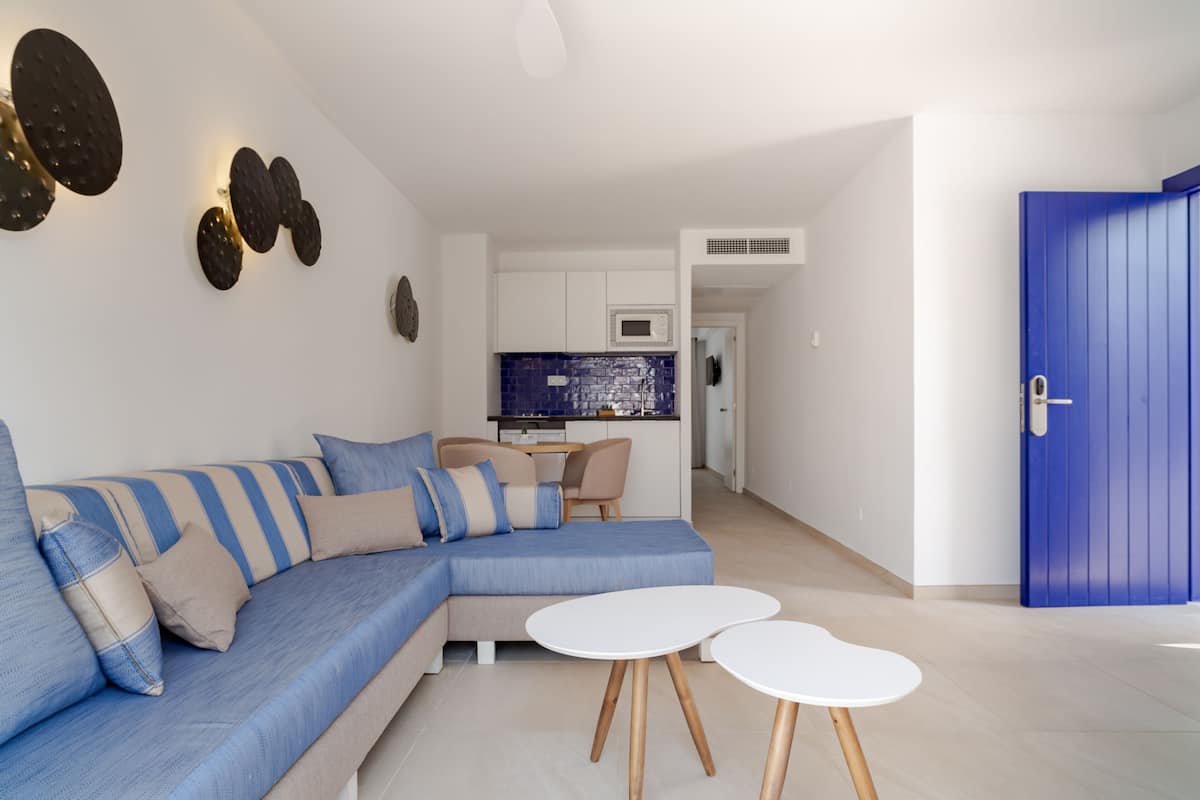 Apartment, 1 Bedroom, Pool View | 1 bedroom, in-room safe, cots/infant beds, free WiFi