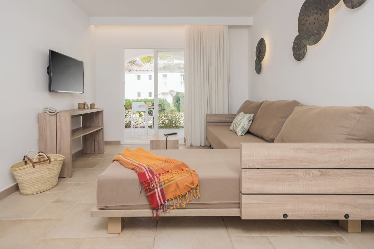 Premium Apartment, 1 Bedroom, Balcony | In-room safe, free WiFi, bed sheets