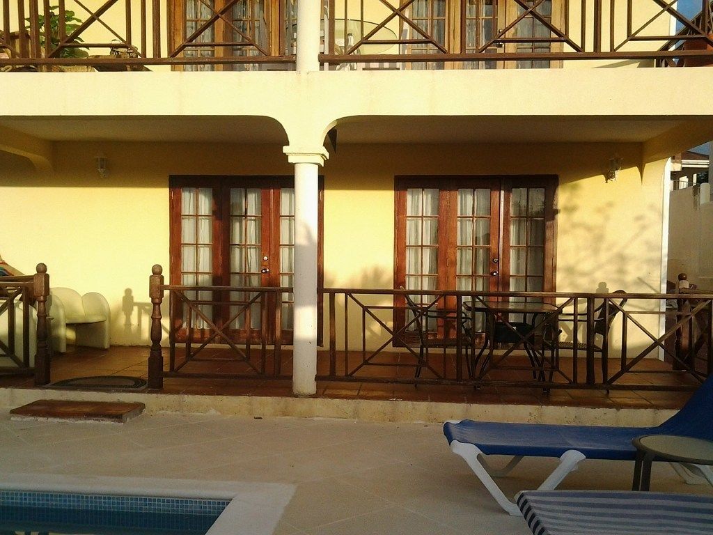 Perhehuoneisto, 3 makuuhuonetta, esteetön, näköala uima-altaalle (Hibiscus) | Ylelliset vuodevaatteet, tallelokero huoneessa, silitysrauta/-lauta