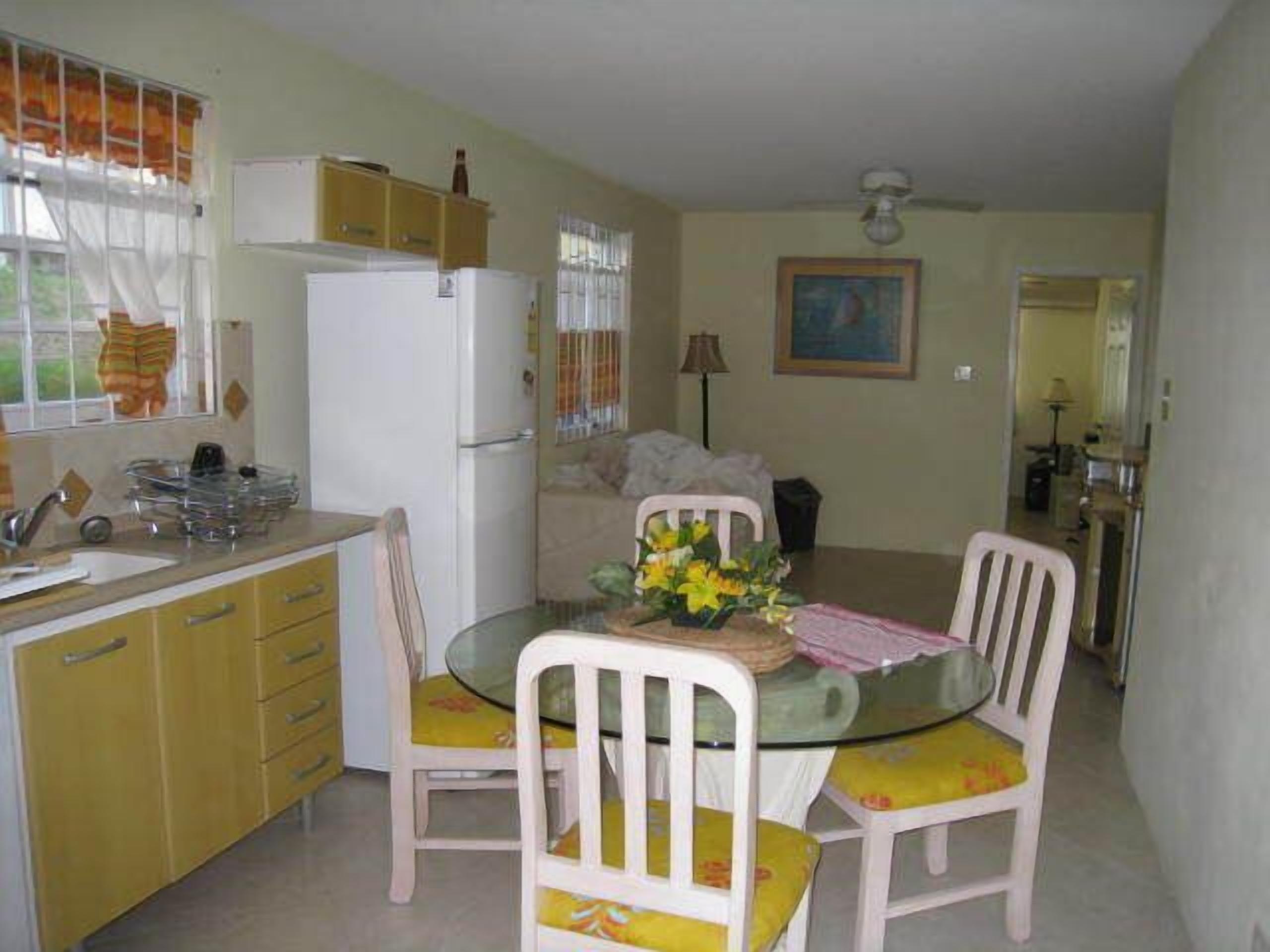 Family Studio Suite, 1 Double Bed (Croton) | Bathroom | Free toiletries, towels