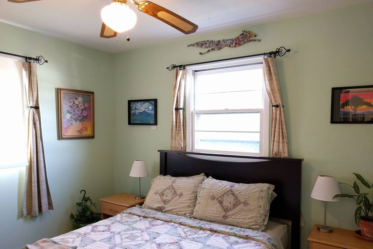 Room, 2 Bedrooms | Seterika/papan seterika, Wi-fi percuma, cadar katil 