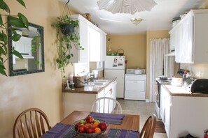 Dining - Fairhaven Guesthouse (Charlottesville)