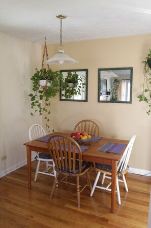 Dining - Fairhaven Guesthouse (Charlottesville)