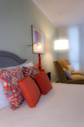 Premium bedding, soundproofing, free WiFi, bed sheets - Summers Inn (Ludington)