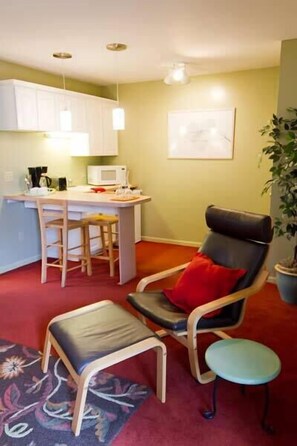 Suite, ikke-røyk (Garden) | Sengetøy av topp kvalitet, lydisolert, wi-fi (inkludert) og sengetøy