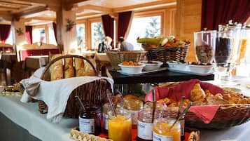 Petit déjeuner buffet servi tous les jours en supplément