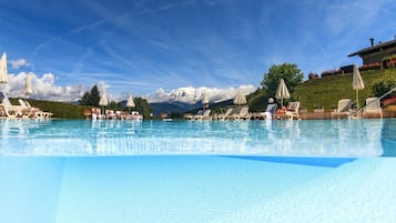 Piscine extérieure (ouverte en saison)