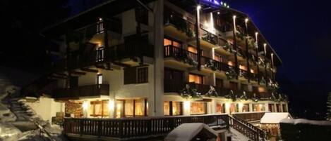 Front of property - evening/night