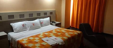 Standard Room, 1 King Bed (Plus)