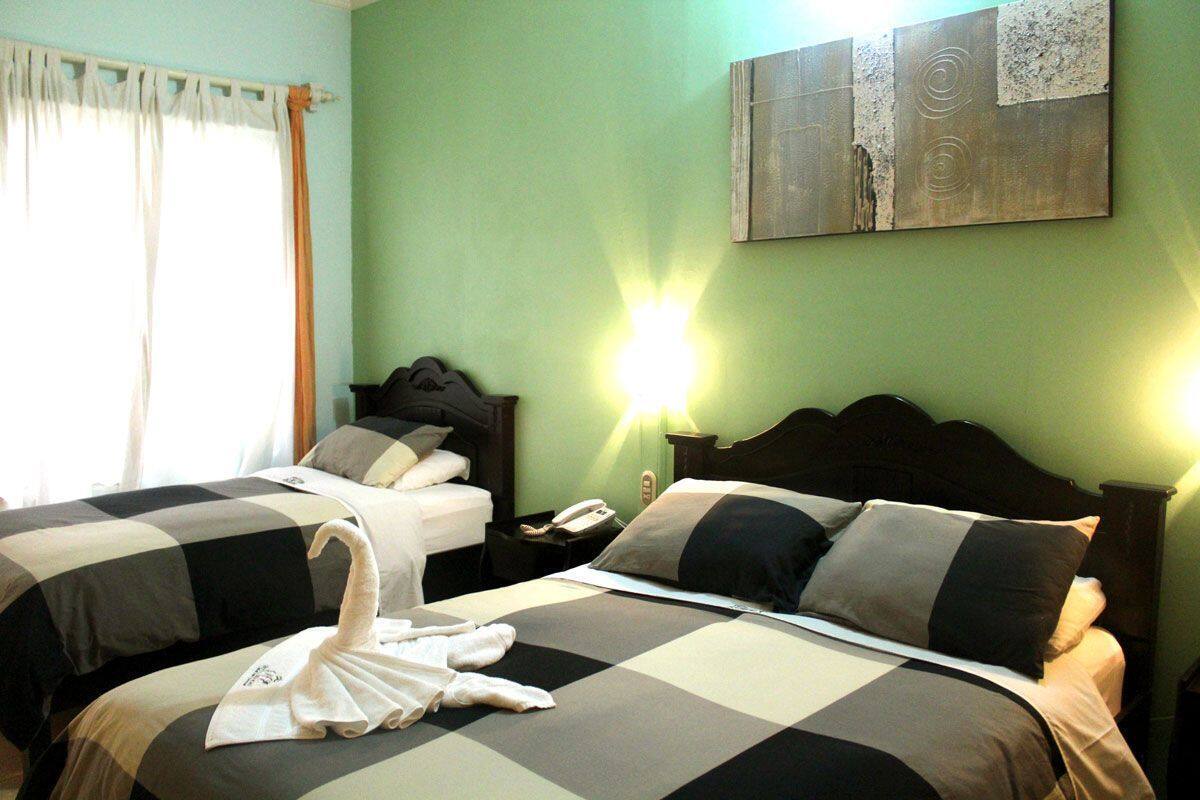 Kolmen hengen standard-huone, useita sänkyjä (Air Conditioning) | Ylelliset vuodevaatteet, tallelokero huoneessa, ilmainen Wi-Fi