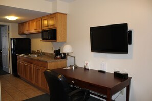 Superior Suite, 1 King Bed with Sofa bed, Kitchen, Ground Floor | Private kitchen