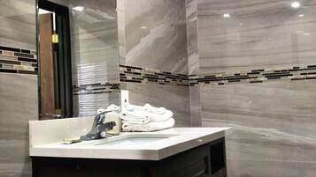 Exclusive Single Room, 1 Queen Bed, Non Smoking | Bathroom amenities | Combined shower/tub, free toiletries, towels