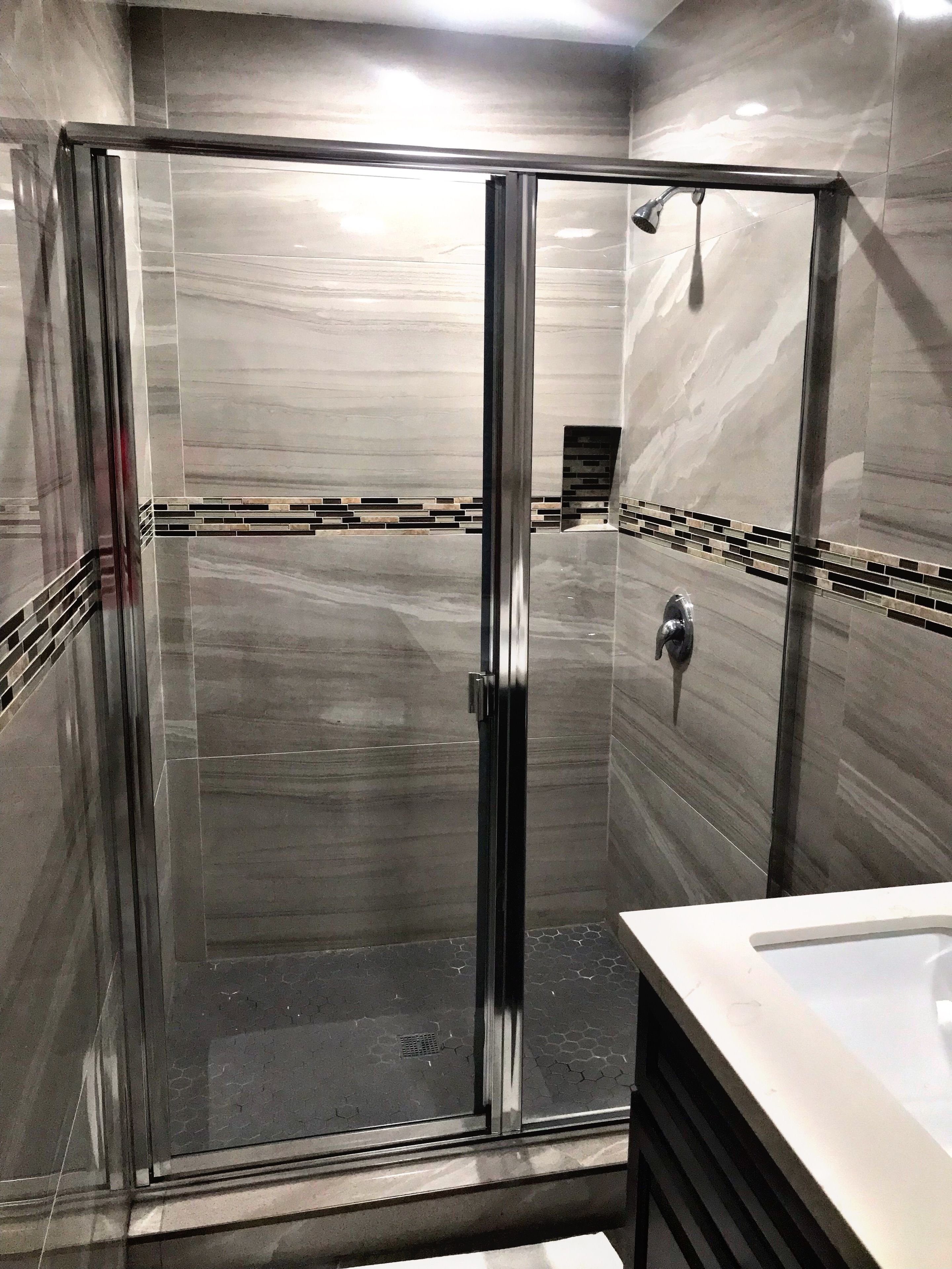 Exclusive Single Room, 1 Queen Bed, Non Smoking | Bathroom shower