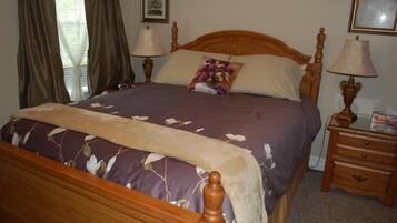 Standard Room, 1 Queen Bed (The Falls Suite) | Iron/ironing board, free WiFi