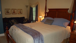 Standard Room (The West Wing) - Accommodations Niagara Bed and Breakfast (Niagara Falls)
