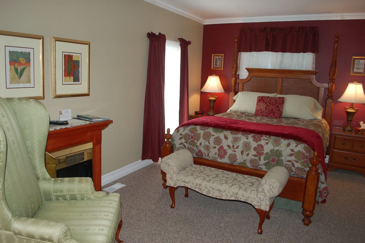 Chambre Classique, 1 grand lit (The River Room) | Fer et planche à repasser, Wi-Fi gratuit