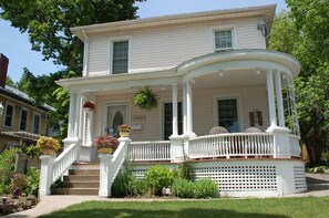 Exterior - Accommodations Niagara Bed and Breakfast (Niagara Falls)