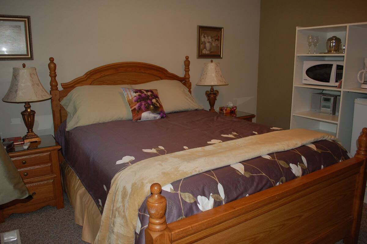 Chambre Standard, 1 grand lit (The Falls Suite) | Fer et planche à repasser, Wi-Fi gratuit