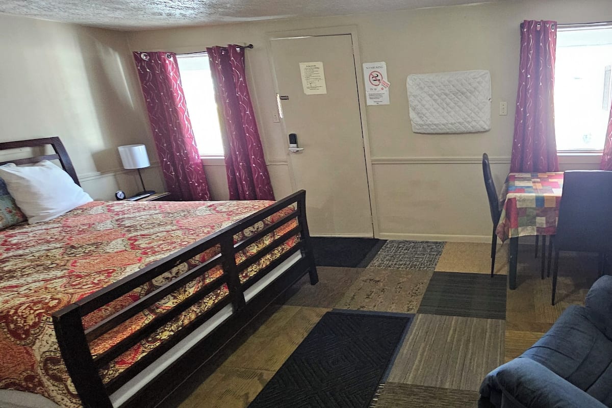 Standard Studio, 1 Queen Bed, Kitchenette, Ground Floor