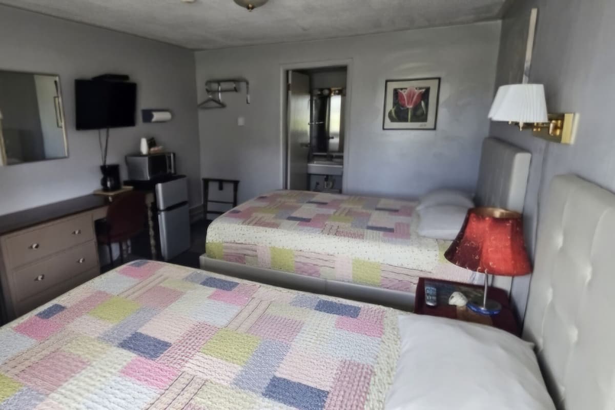 Standard Single Room, 2 Queen Beds, Ground Floor