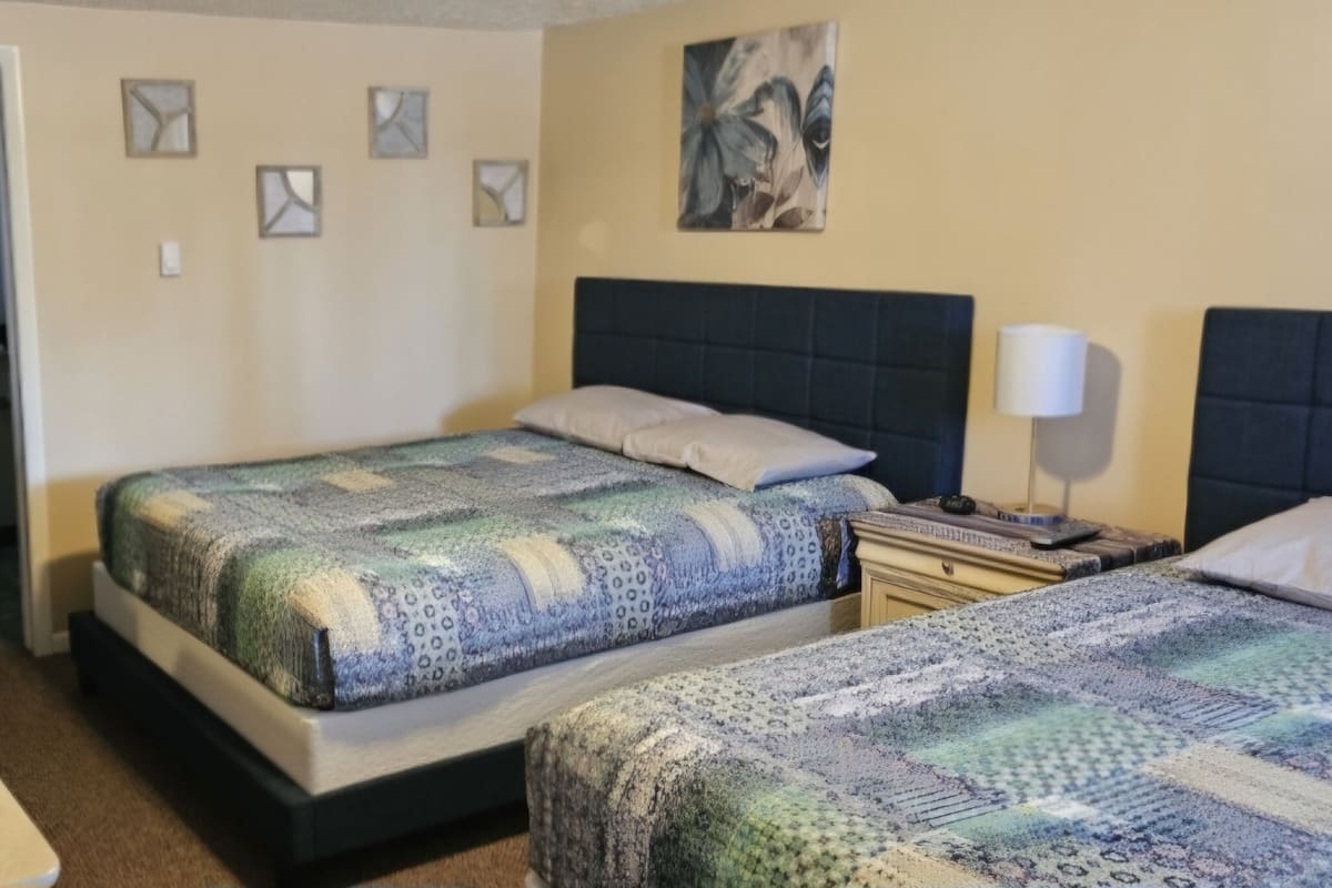 Standard Single Room, 2 Queen Beds, Balcony