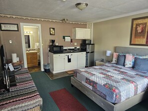 Standard-Studio, 1 Queen-Bett, Haltegriffe in der Dusche, Erdgeschoss | Eigene Küche